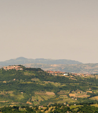 Nusco  Veduta del borgo da sud  © Natalino Russo