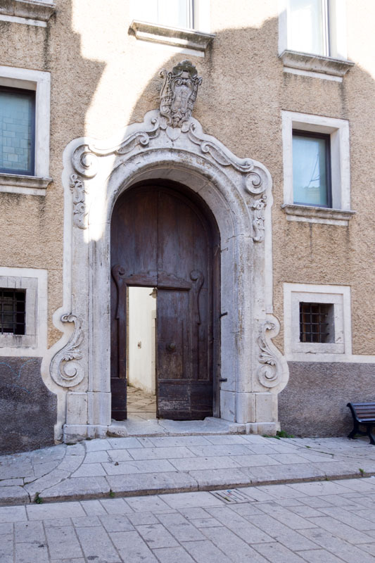 Nusco  Il portale dell'Episcopio  © Natalino Russo