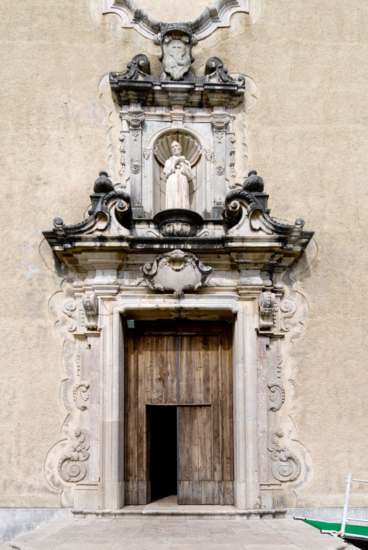 Montella  San Francesco a Folloni, portale © Natalino Russo