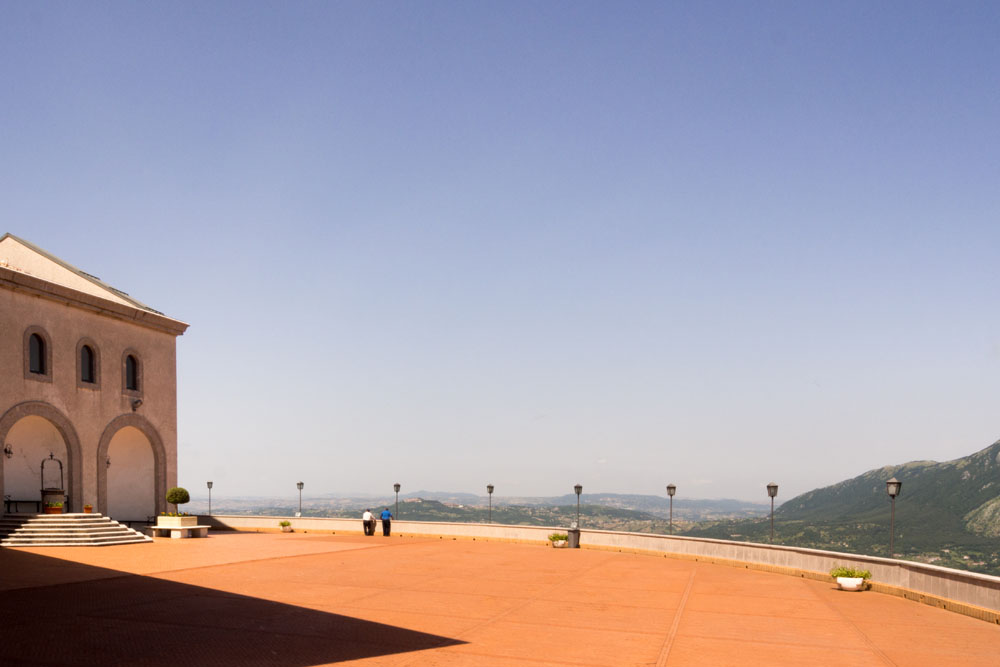 Montella  Santuario del Santissimo Salvatore, piazzale panoramico  © Natalino Russo