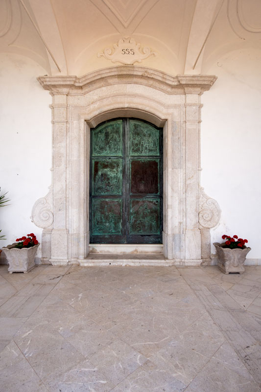 Montella  Santuario del Santissimo Salvatore, portale  © Natalino Russo