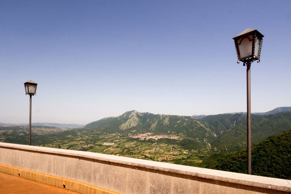 Montella  Santuario del Santissimo Salvatore, veduta su Bagnoli Irpino e sui Picentini  © Natalino Russo