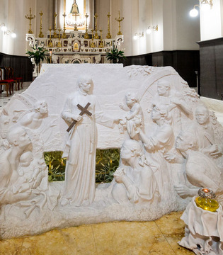 Caposele  Santuario di San Gerardo Maiella, la tomba del santo  © Natalino Russo