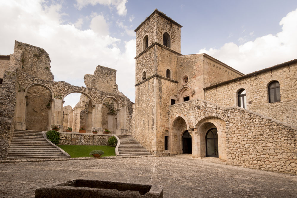 Sant'Angelo dei Lombardi  L'abbazia di San Guglielmo al Goleto  © Natalino Russo
