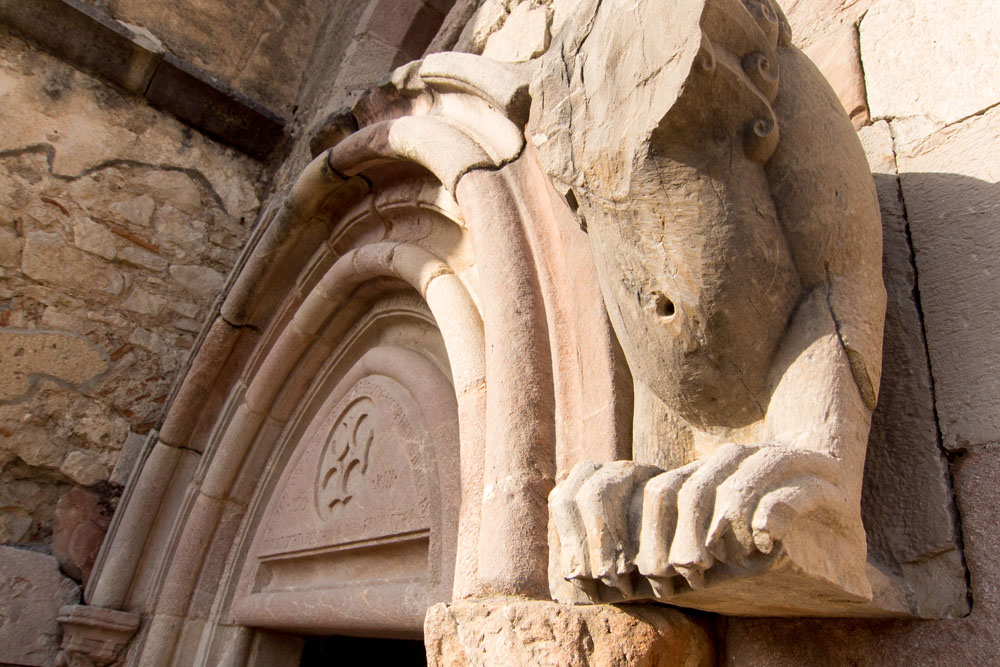 Sant'Angelo dei Lombardi  L'abbazia di San Guglielmo al Goleto, particolare di un portale  © Natalino Russo