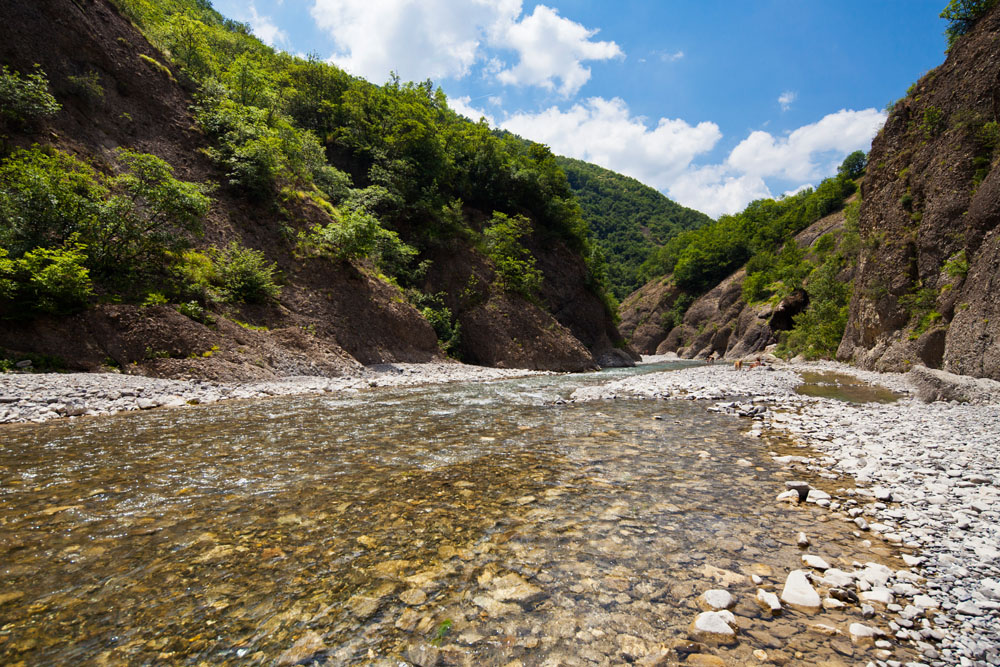 Val Borbera Le acque trasparenti del torrente Borbera © Fiorenza Cicogna