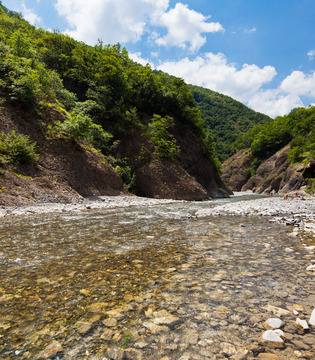 Val Borbera Le acque trasparenti del torrente Borbera © Fiorenza Cicogna