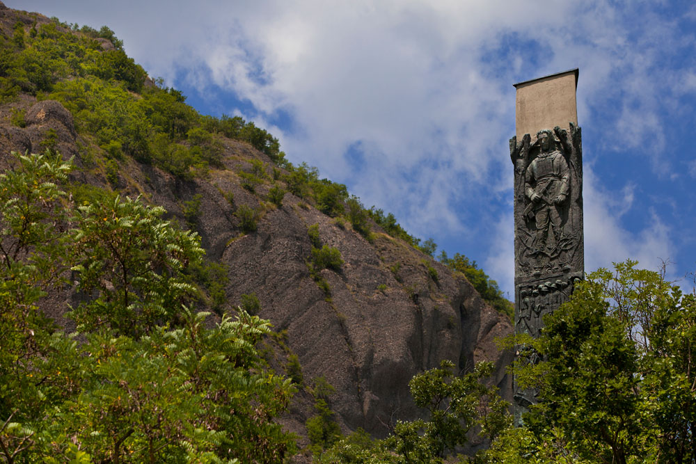 Val Borbera Particolare della stele di Pertuso, in memoria dei partigiani © Fiorenza Cicogna