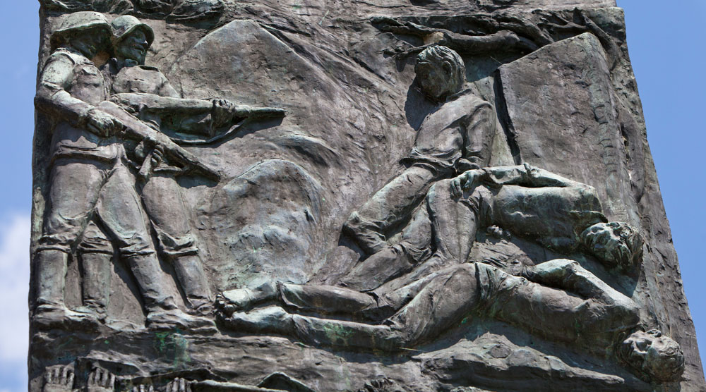 Val Borbera Particolare della stele di Pertuso, in memoria dei partigiani © Fiorenza Cicogna
