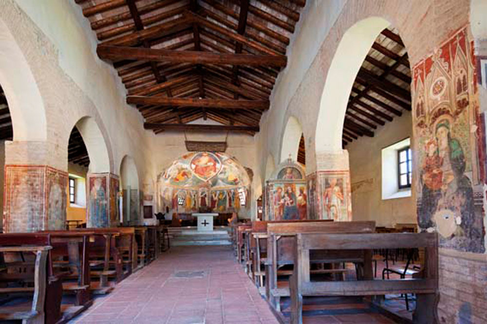 Volpedo L'interno della pieve di S. Pietro © Fiorenza Cicogna