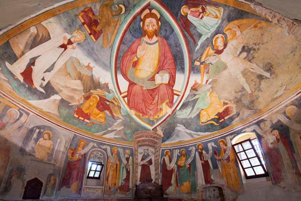 Volpedo L'interno della pieve di S. Pietro © Fiorenza Cicogna