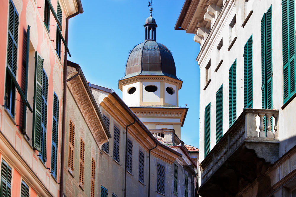 Voltaggio Il campanile della Parrocchiale spunta tra le case © Fiorenza Cicogna