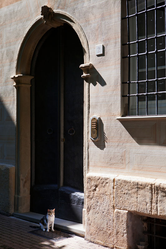 Voltaggio Antico portale nel centro storico © Fiorenza Cicogna