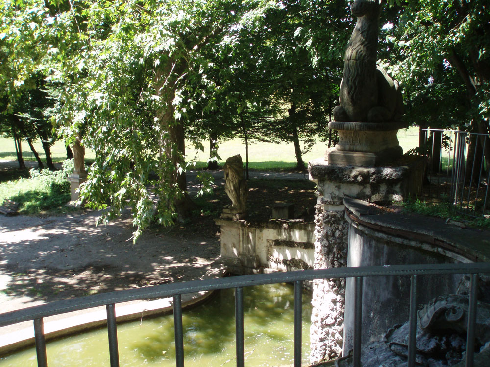 Cesano Maderno Parco Arese Borromeo, fontana dei dromedari © Ilaria Ghisletti