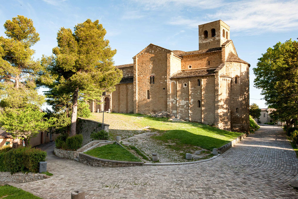 San Leo Fianco del duomo © Fabrizio Ardito