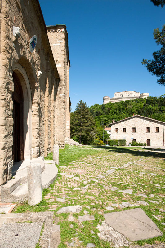 San Leo Portale del duomo © Fabrizio Ardito