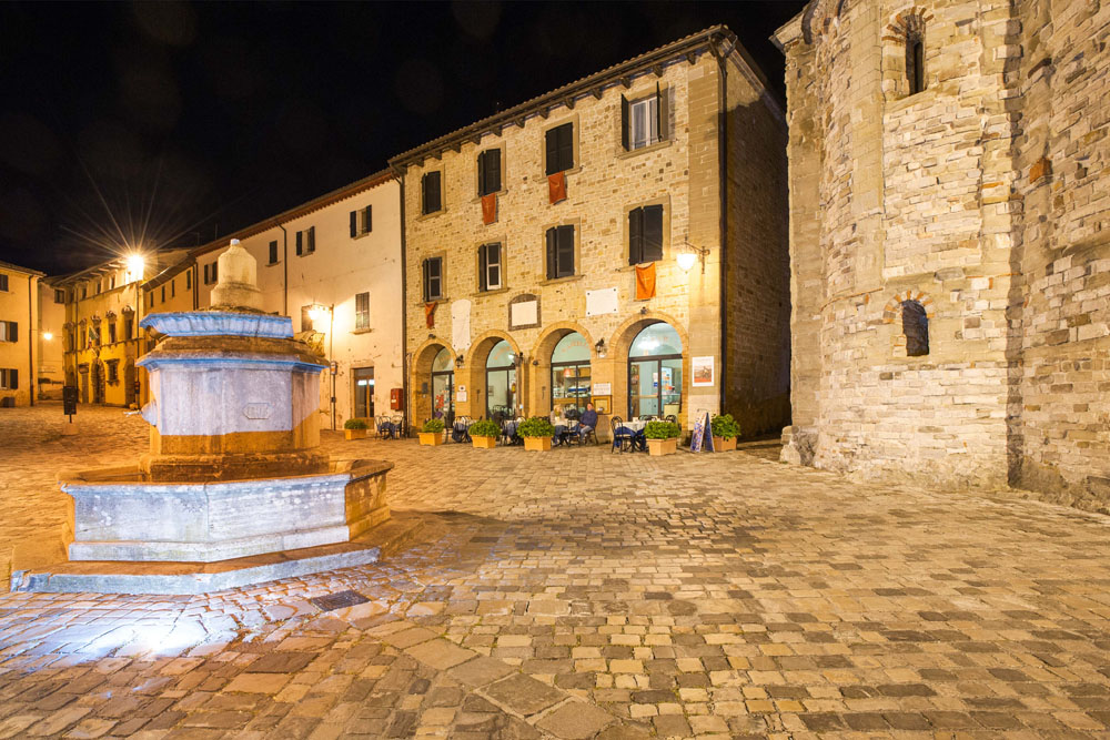 San Leo Piazza Dante © Fabrizio Ardito