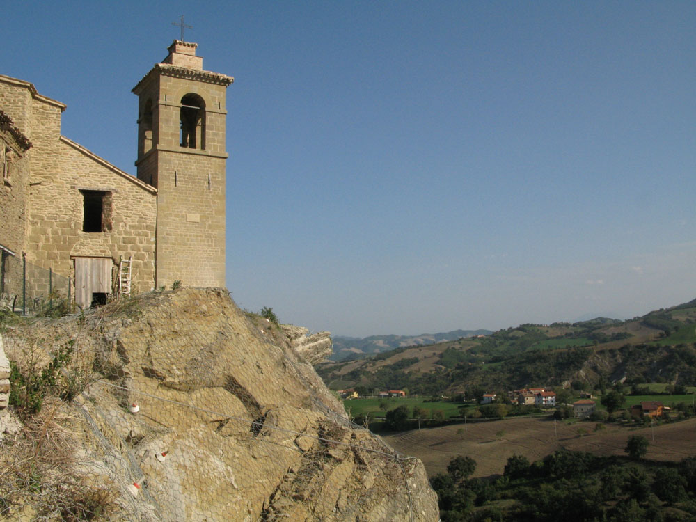 Pietrarubbia Panorama © Immaginiamo, Fotolia.com