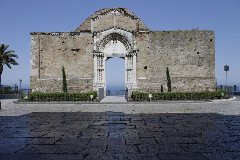 Vasto Portale S. Pietro © Elio Torlontano