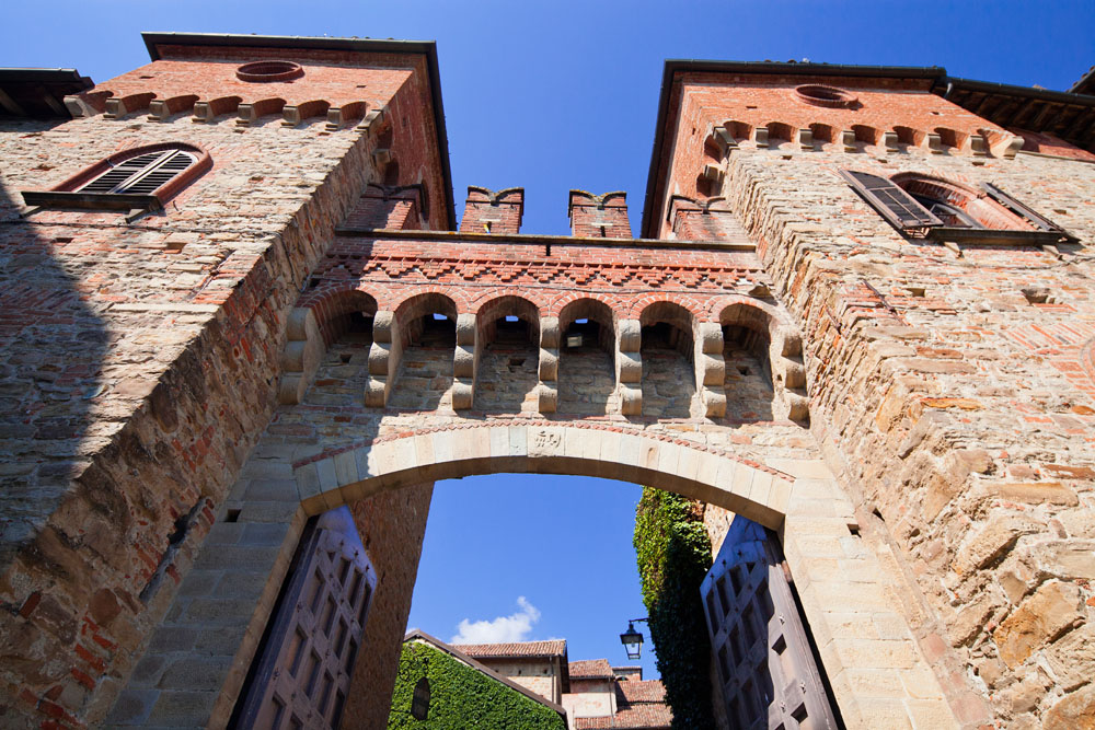 Tagliolo Monferrato La porta d'ingresso del castello © Fiorenza Cicogna