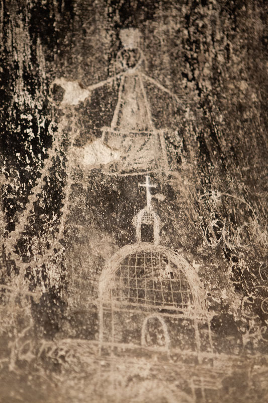 Rocca Grimalda L'immagine di una strega incisa sui muri delle prigioni del castello © Fiorenza Cicogna