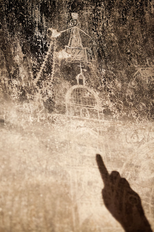 Rocca Grimalda L'immagine di una strega incisa sui muri delle prigioni del castello © Fiorenza Cicogna