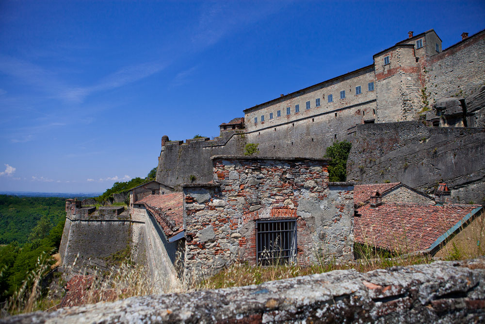 Forte di Gavi Il forte di Gavi dal bastione di S. Tommaso © Fiorenza Cicogna - su concessione del Ministero dei Beni, delle attività culturali e del turismo, Direzione regionale del Piemonte, Soprintendenza per i beni architettonici delle privince di Novara, Alessandria e Verbano-Cusio-Ossola - Forte di Gavi - Protocollo 0009703