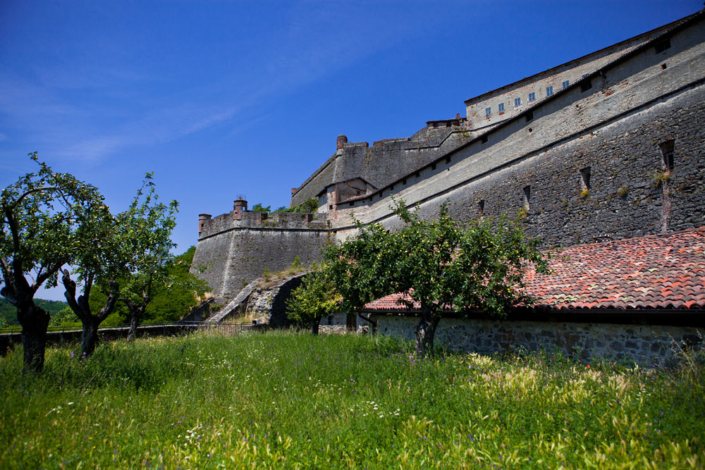 Forte di Gavi Veduta del Forte di Gavi © Fiorenza Cicogna - su concessione del Ministero dei Beni, delle attività culturali e del turismo, Direzione regionale del Piemonte, Soprintendenza per i beni architettonici delle privince di Novara, Alessandria e Verbano-Cusio-Ossola - Forte di Gavi - Protocollo 0009703