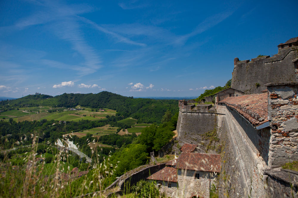 Forte di Gavi La Val Lemme vista dal forte di Gavi © Fiorenza Cicogna - su concessione del Ministero dei Beni, delle attività culturali e del turismo, Direzione regionale del Piemonte, Soprintendenza per i beni architettonici delle privince di Novara, Alessandria e Verbano-Cusio-Ossola - Forte di Gavi - Protocollo 0009703