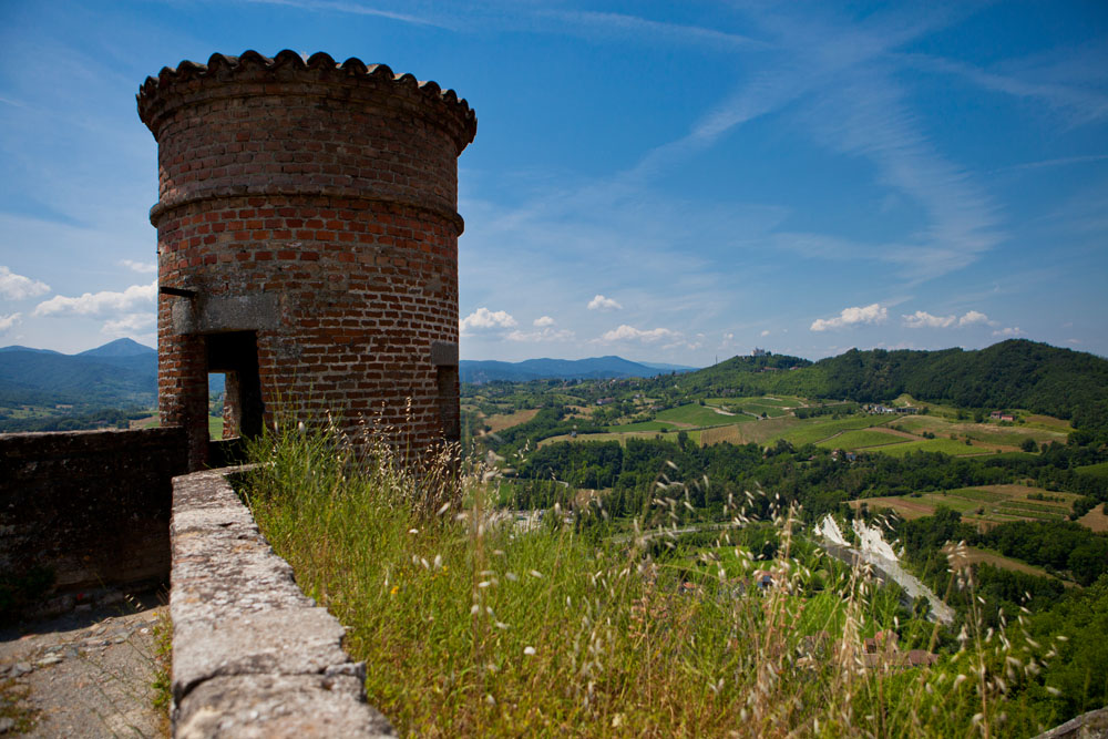 Forte di Gavi Forte di Gavi, torretta di guardia © Fiorenza Cicogna - su concessione del Ministero dei Beni, delle attività culturali e del turismo, Direzione regionale del Piemonte, Soprintendenza per i beni architettonici delle privince di Novara, Alessandria e Verbano-Cusio-Ossola - Forte di Gavi - Protocollo 0009703