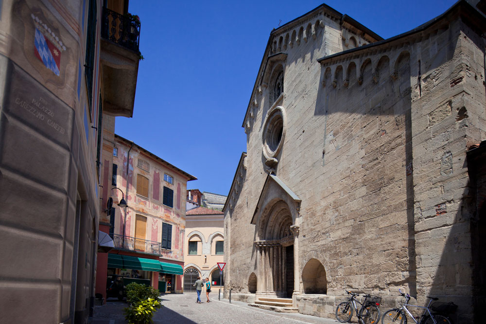 Gavi Gavi, veduta del centro storico con la chiesa di S. Giacomo © Fiorenza Cicogna