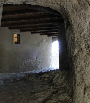 Pretoro Sottoportico nella roccia © Elio Torlontano