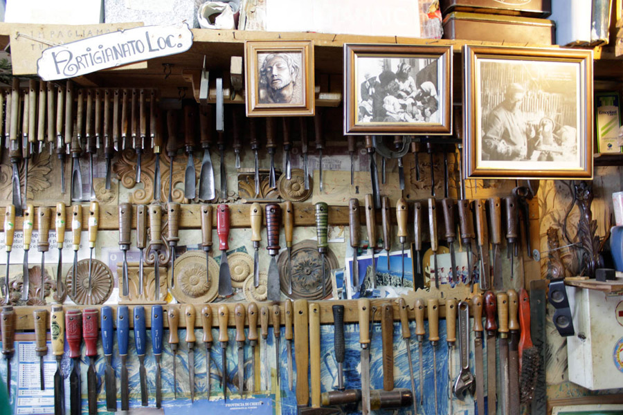 Pretoro Bottega di intagliatore © Elio Torlontano