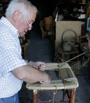 Pretoro Bottega di impagliatore © Elio Torlontano