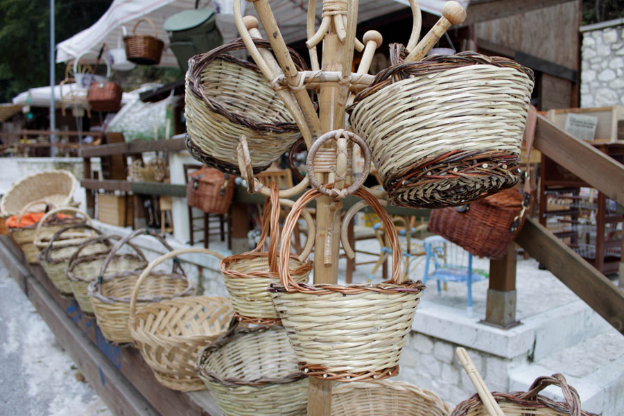 Pretoro Bottega di impagliatore © Elio Torlontano