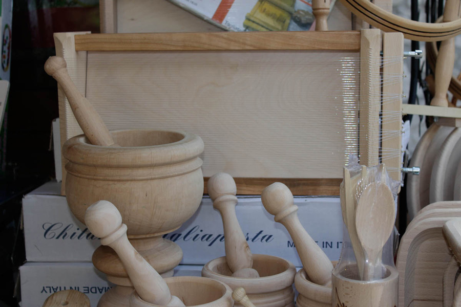 Pretoro Utensili da cucina © Elio Torlontano