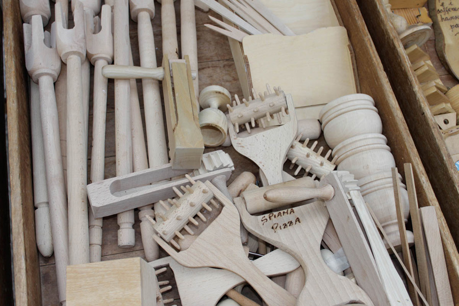 Pretoro Utensili da cucina © Elio Torlontano