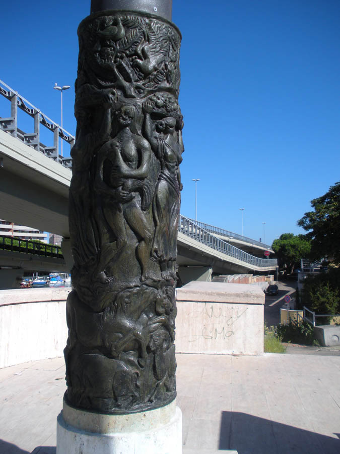 Pescara Il pilone di Cascella su Ponte Risorgimento © Elio Torlontano