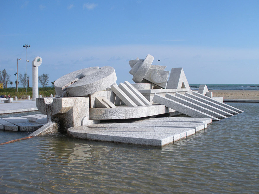 Pescara Fontana monumento La Nave © Elio Torlontano