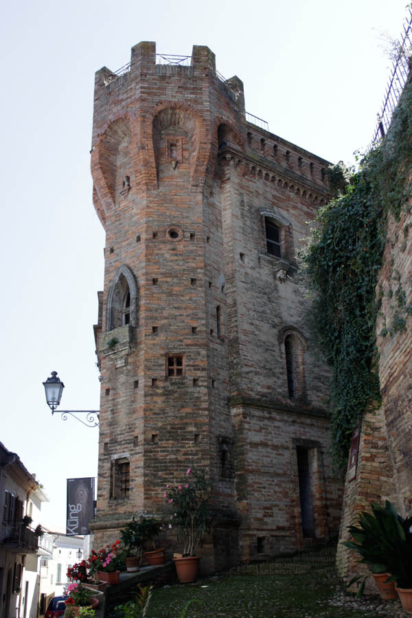 Loreto Aprutino Castelletto Amorotti, sede del Museo dell'Olio © Elio Torlontano