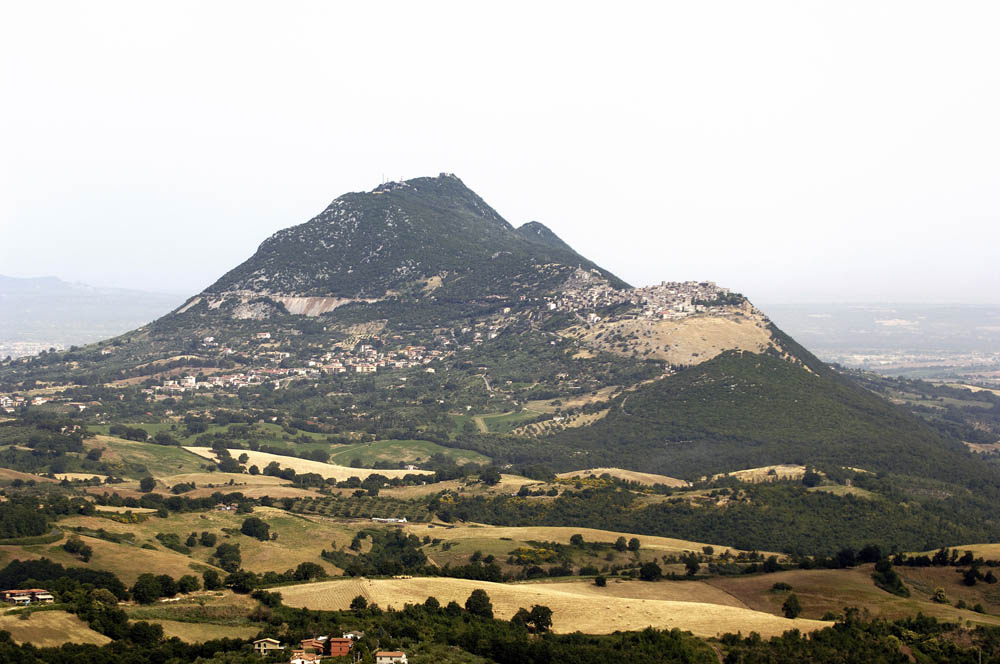 Monte Soratte La vetta del Soratte © vision images - Fotolia.com
