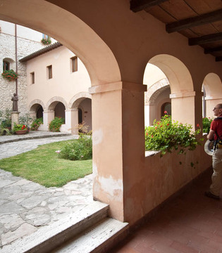 Valle Reatina Fonte Colombo, chiostro © Fabrizio Ardito