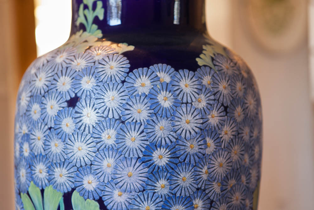 Museo Internazionale del Design Ceramico di Laveno MIDeC Decorazione sopra vernice. ©Fiorenza Cicogna