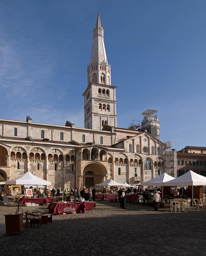 Piazza Grande, duomo e Ghirlandina ©M. Vianelli u2013 Touring Club Italiano