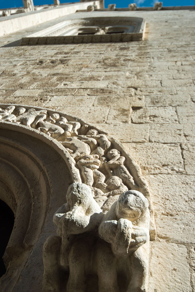 Barletta Cattedrale di Santa Maria Maggiore, particolare di un portale © Natalino Russo