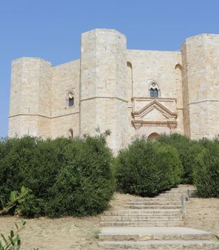 Castel del Monte © A.Rossi, Camaleo S.r.l. (Rm) u2013 si ringrazia: MIC Direzione regionale Musei Puglia, Castel del Monte - Andria (BT)
