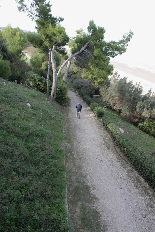 Torre Cerrano Giardino mediterraneo, pista ciclabile © Elio Torlontano