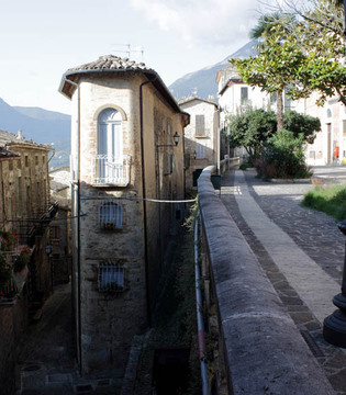 Civitella del Tronto Via del Forno © Elio Torlontano