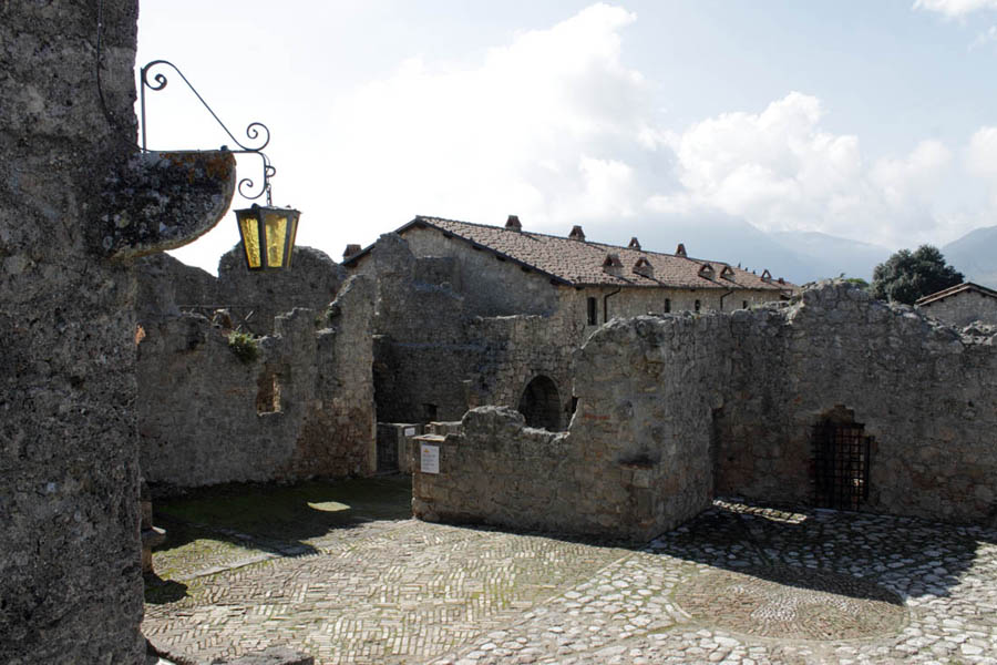 Civitella del Tronto Alloggi dei soldati nella Fortezza © Elio Torlontano