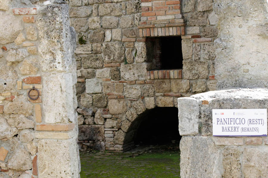 Civitella del Tronto Resti del panificio della Fortezza © Elio Torlontano
